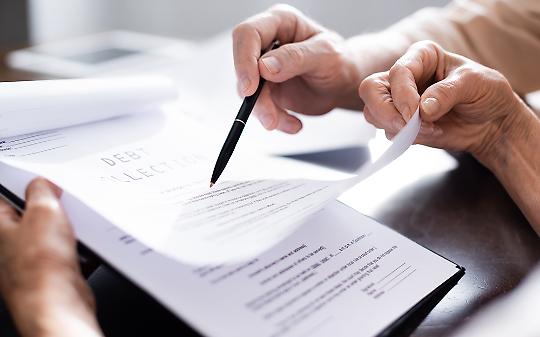 Chiude il finanziamento dell&rsquo;auto, ma le chiedono lo stesso il pagamento delle rate: ex senatrice denuncia CAAUTOBANK per molestie