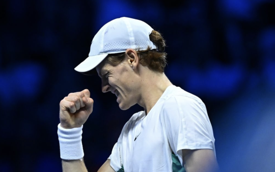 Sinner show a Torino, travolto Zverev: l’Italia del tennis sogna la finale