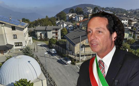 Elezioni, dopo trent'anni in amministrazione il sindaco gli cede il "passo": "Se l'è meritato"