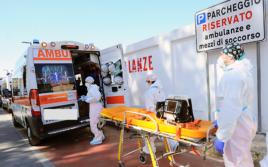 Incidente sul lavoro nel Novarese, 36enne cade in una vasca di liquami: è grave