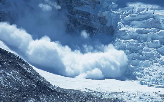 Valanga a Sestriere: scialpinista travolto ma illeso
