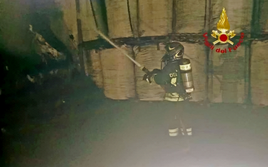Incendio nella notte a Trino