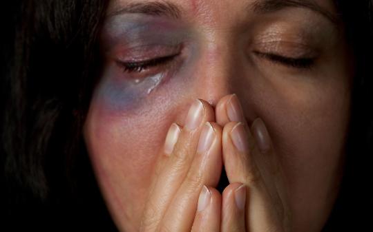 Chivasso alza la voce: il teatro diventa arma contro la violenza sulle donne