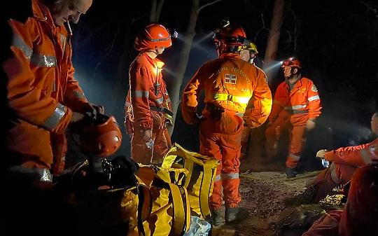 Capodanno in fiamme a Cumiana: domato un vasto incendio boschivo grazie ai volontari AIB e Vigili del Fuoco