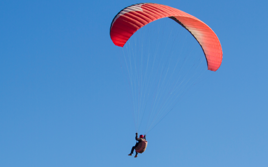Parapendio (foto di repertorio)