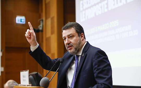 Spari alla stazione di servizio