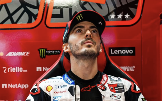 Pecco Bagnaia perde la pazienza e sbotta in conferenza stampa: “Mi sono stufato di parlare di Ducati”