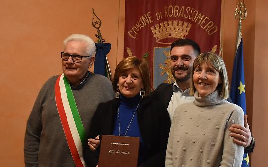 “Leggete la Costituzione e studiate”: il sindaco ai ragazzi che diventano adulti
