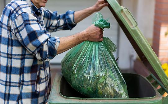 Cigliano dichiara guerra ai furbetti dei rifiuti: scattano le multe