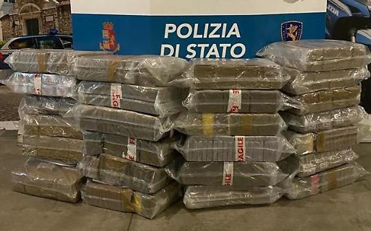 Magazzino della droga in garage a Orbassano: arrestato con oltre 110 chili tra hashish e marijuana