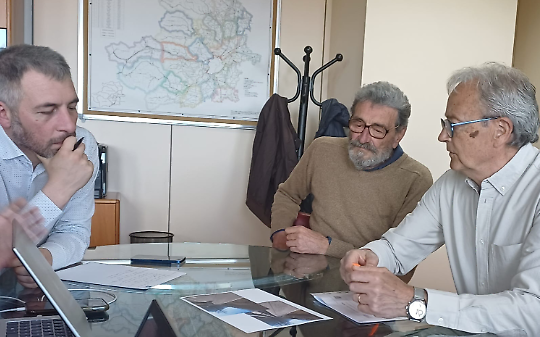 Strada troppo stretta, il sindaco chiede l’allargamento