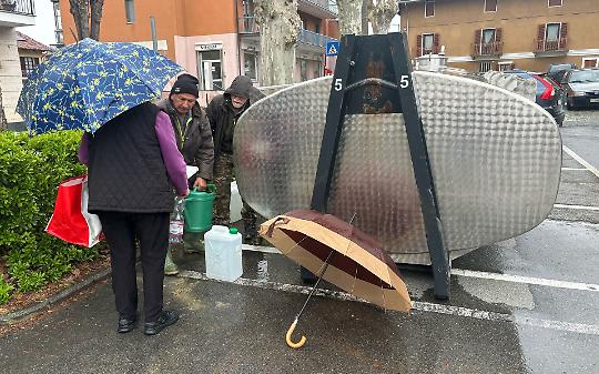 Autobotte in piazza a Casalborgone