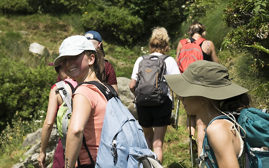 In Valchiusella il cammino che cura l’anima, il corpo e la terra