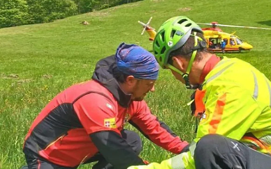 Parapendio, paura a Ronco Canavese: francese precipita in fase di atterraggio