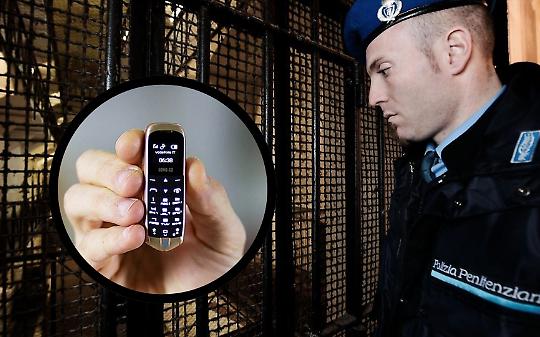 Fossano, telefoni nascosti nelle celle: la Polizia Penitenziaria li scopre e li sequestra