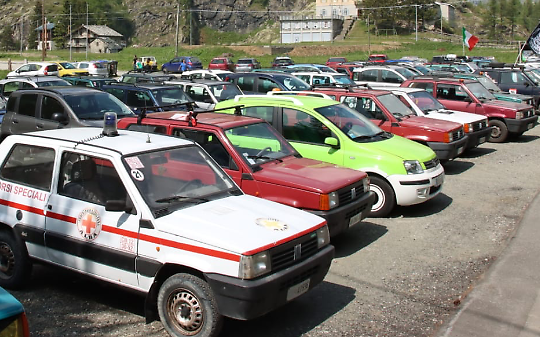 Tutti pazzi per la Panda: a Mezzenile un weekend tra motori, montagna e amicizia