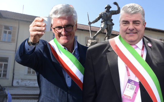 In foto, il sindaco Enrico Demaria (a sinistra) e l'ex sindaco Diego Coriasco (a destra)