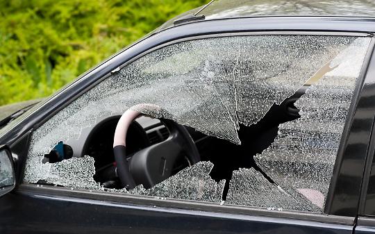 Un malore alla guida scatena il caos a Venaria: auto danneggiate e traffico paralizzato