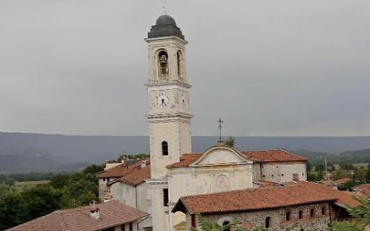 Fulmine ferma l'orologio del campanile: rintocchi fermi, polemiche accese
