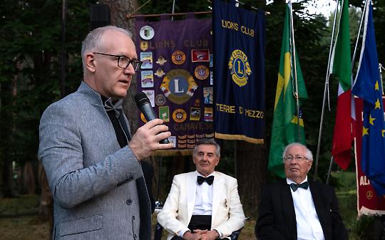 Cambio alla guida del Lions Club Alto Canavese: Spiller passa il testimone a Gamerro