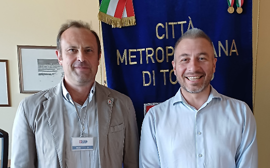 Cinghiali devastano gli alpeggi, lo Stato taglia i fondi e il ponte resta fermo