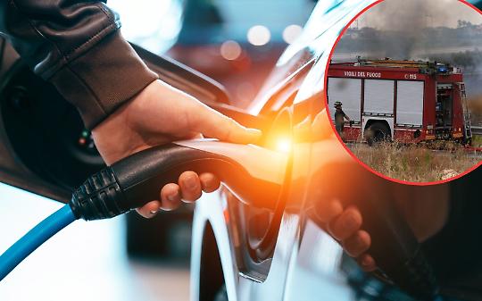 Orbassano, auto elettrica in fiamme