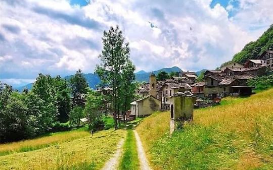 Il caratteristico borgo di Vrù