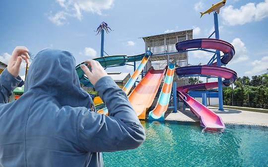 Baby gang a Druento: piscina blindate, scatta l’obbligo di documento d’identità