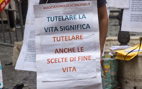 Fine vita, il Piemonte si gira dall’altra parte, i cittadini no. Già raccolte oltre 30.000 firme