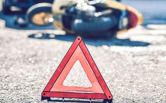 Scontro tra scooter e auto al confine tra San Giorgio e Montalenghe, feriti entrambi i conducenti