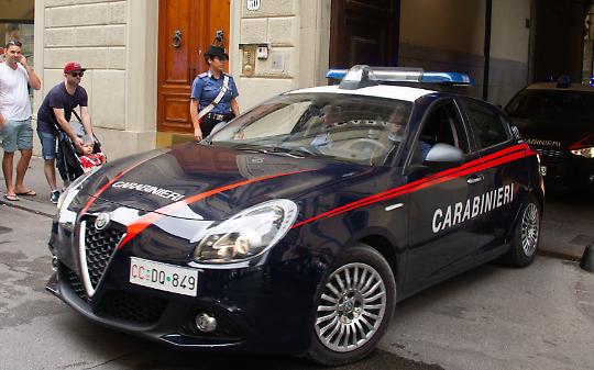 Chieri, borse rubate al mercato con destrezza e un prelievo da 1.500 euro: arrestati due marocchini