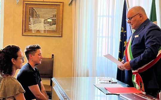 Diritti civili: Druento registra due bambine con due mamme