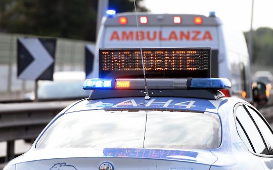 Schianto a Frera sulla 460 del Gran Paradiso: motociclista contro un muretto, poi l’urto con un’auto