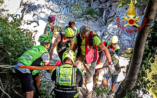 Paura nel Sangone, ragazzo ferito e bloccato nell'acqua: salvato dai sommozzatori