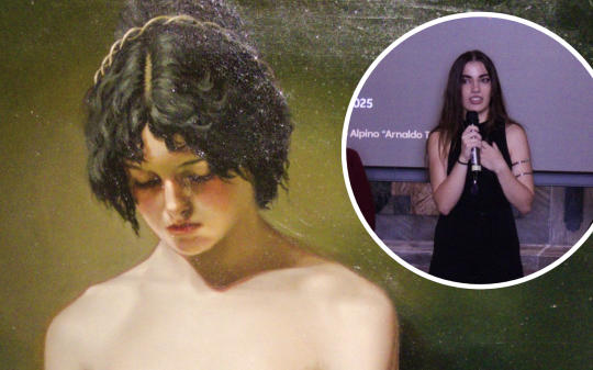 In foto la vincitrice, Daniela Gjyzeli con l'opera Progenie di Gea