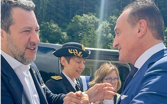 Traforo Frejus. Salvini, Cirio e i francesi tagliano il nastro e attaccano: “Non saranno quattro delinquenti a fermarci”