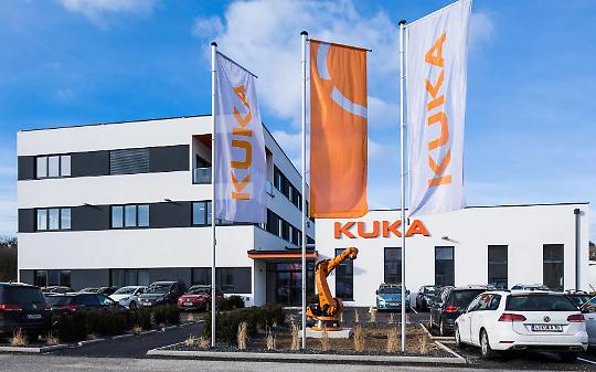 KUKA licenzia 30 lavoratori: macchine al sicuro, persone da buttare