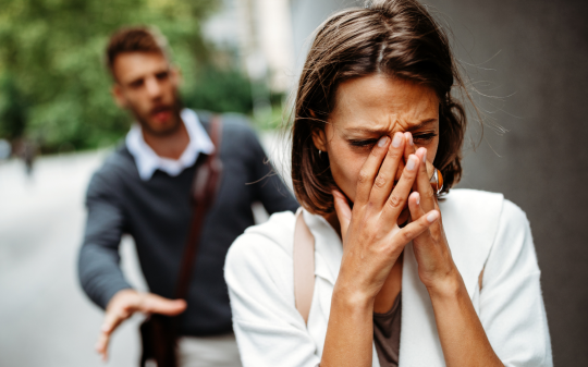 Mantenimento dei figli: quali rischi per chi riduce unilateralmente la somma dovuta?