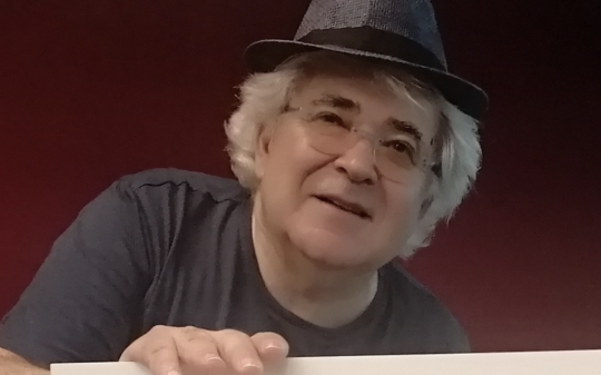 Enrico Lazzarin, la poesia come sguardo sul mondo: esce “I 15 qualcosa” con Vitale Edizioni