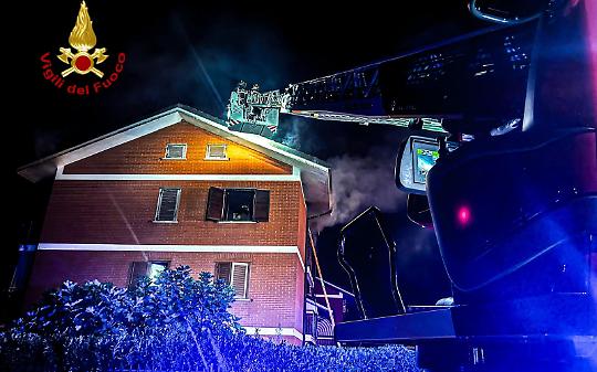 Rivalta, muore a 28 anni intrappolata nell&rsquo;incendio di casa: salvo il padre