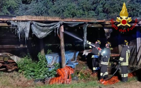 Paura e fiamme nella notte: i vigili del fuoco evitano la tragedia a Borgo d’Ale