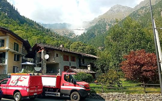 Ronco Canavese sotto assedio del fuoco, la comunit&agrave; ringrazia i soccorritori