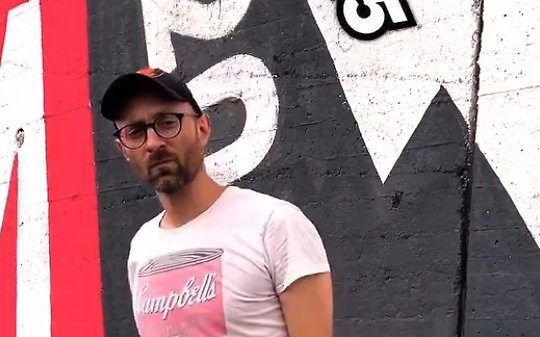 Un murales di 40 metri per la Vuelta: il capolavoro di Corrado Bianchetti a San Colombano Belmonte