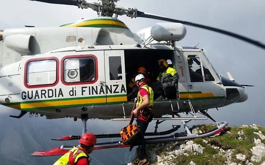 Bloccati sul Bric di Mezzodì a 2750 metri: salvati due escursionisti nella notte