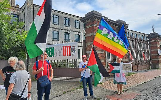 Striscioni e bandiere per Gaza durante la Vuelta in Canavese