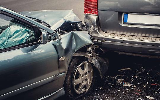 Auto contro bus a Trofarello: un ferito trasportato al CTO dopo l’impatto a mezzogiorno