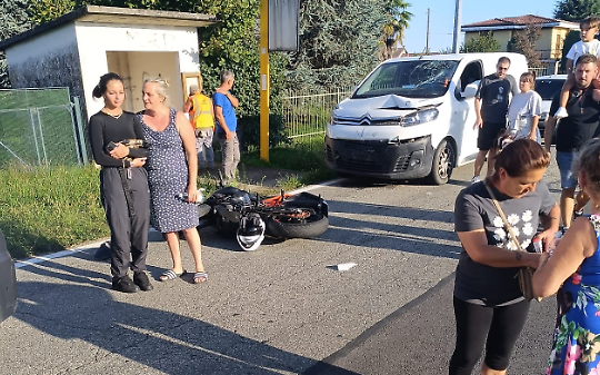 Bairo-Agliè, frontale tra furgone e moto