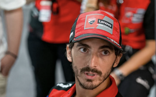 Bagnaia sprofonda: da re della MotoGP a fantasma in Catalogna