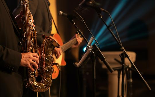 Mostra della Ceramica 2025: gran finale con swing, jazz e blues