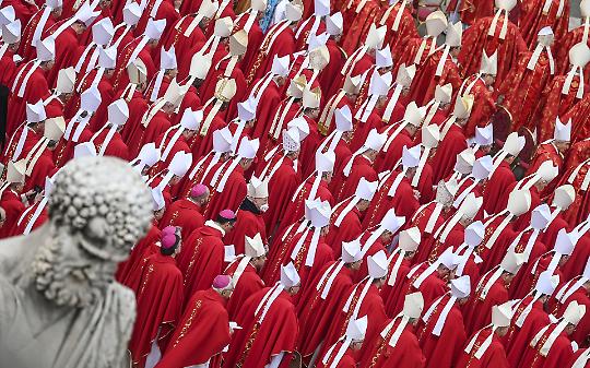 Le colpe dei vescovi e i preti che abbandonano